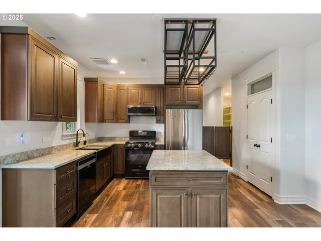 $1,450,000 | 846 55th Avenue Northwest, Salem, OR 97304