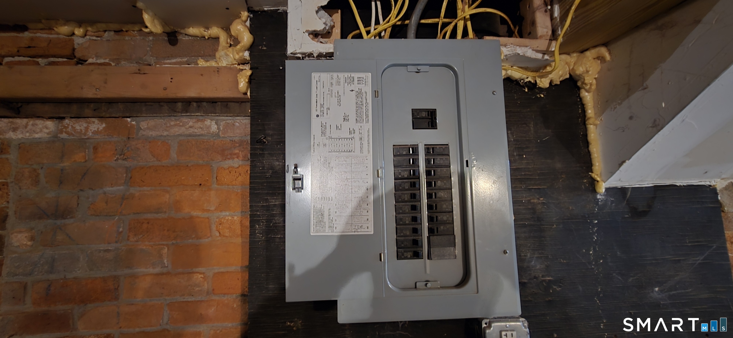 166 Affleck Street Hartford, CT 06106 - Photo 17 of 21 a bathroom with a shower