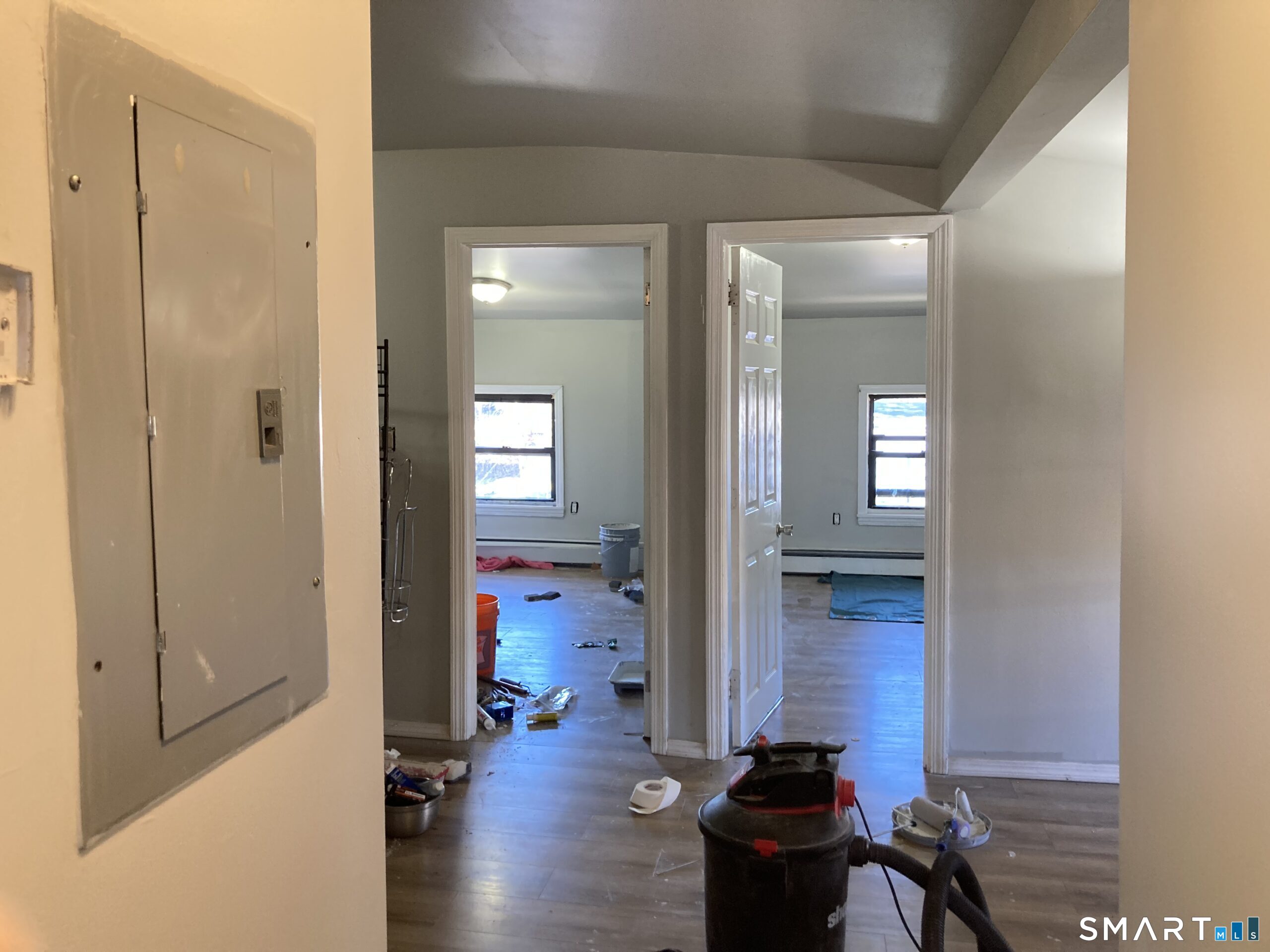 166 Affleck Street Hartford, CT 06106 - Photo 7 of 21 a room with furniture and a mirror