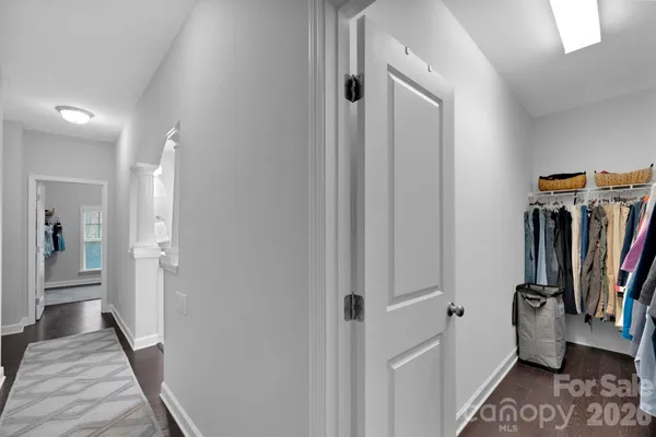 a view of entryway with livingroom