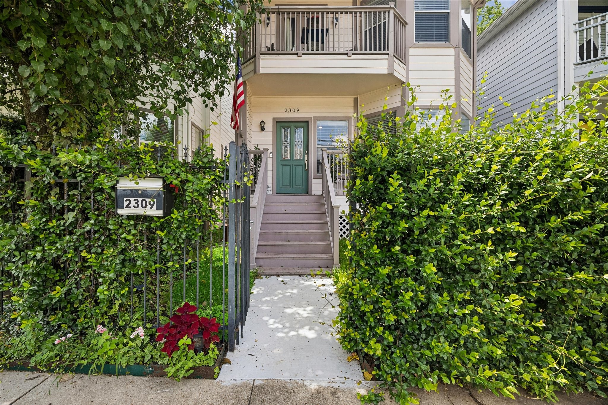 2309 Nicholson Street Houston, TX 77008 - Photo 2 of 29
