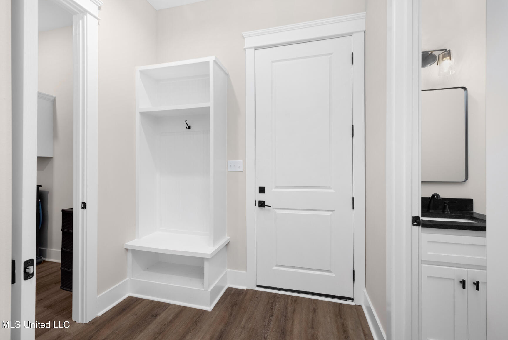 124 Drake Lane Red Banks, MS 38661 - Photo 19 of 28 mudroom