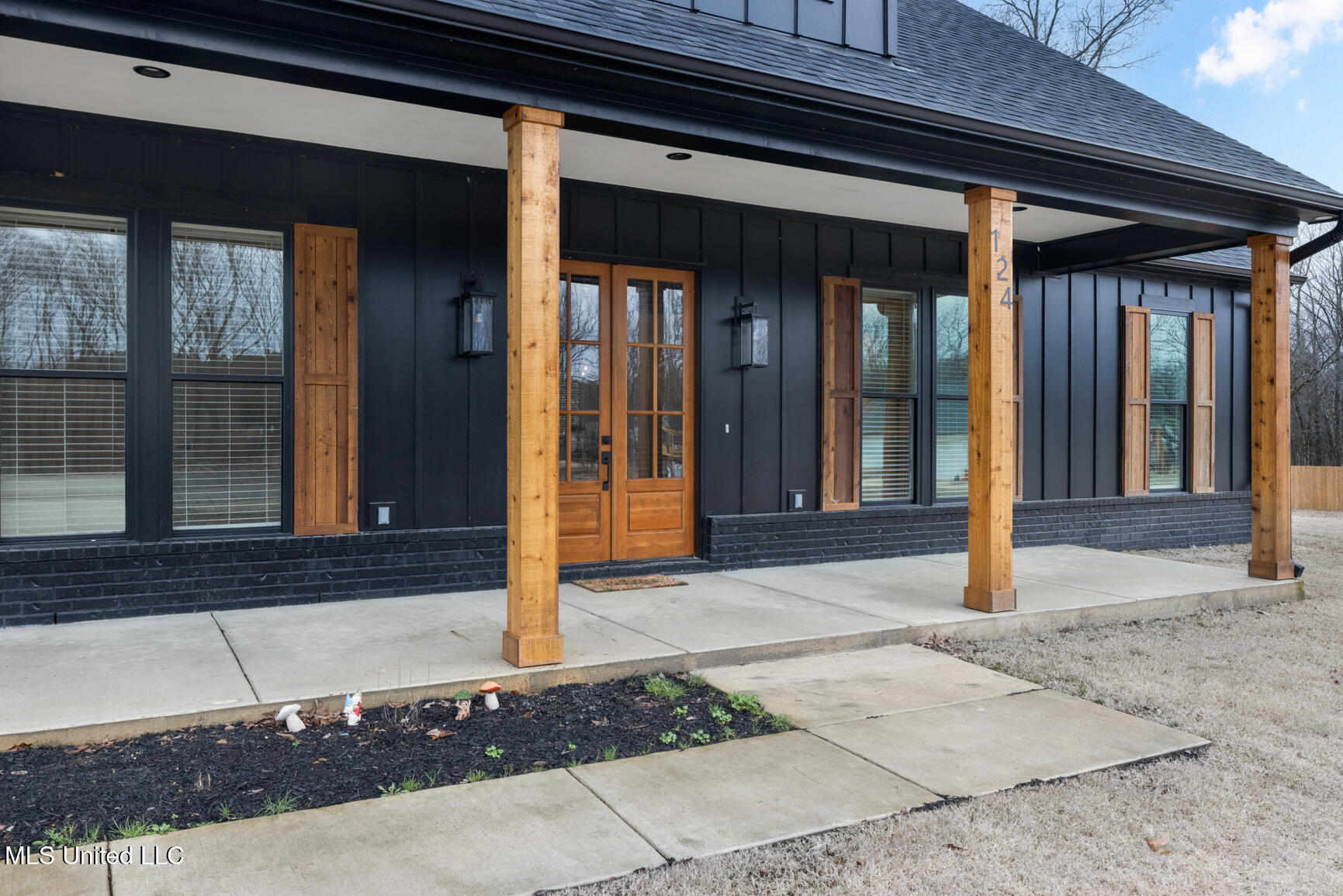 124 Drake Lane Red Banks, MS 38661 - Photo 3 of 28 front porch