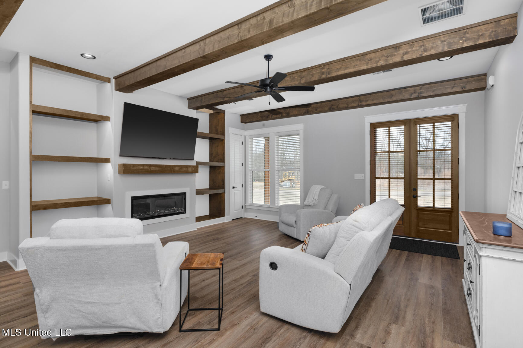 124 Drake Lane Red Banks, MS 38661 - Photo 7 of 28 living room