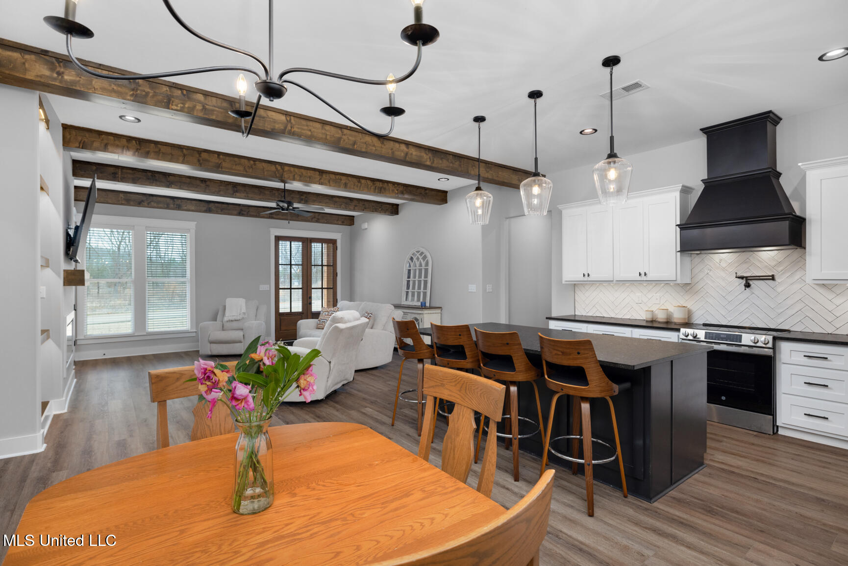 124 Drake Lane Red Banks, MS 38661 - Photo 9 of 28 main living