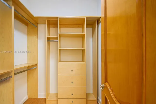 a view of a house with porch and a yard
