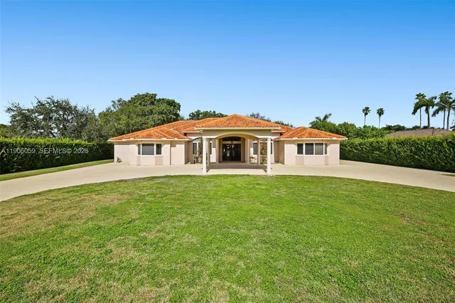 a view of a house with a yard