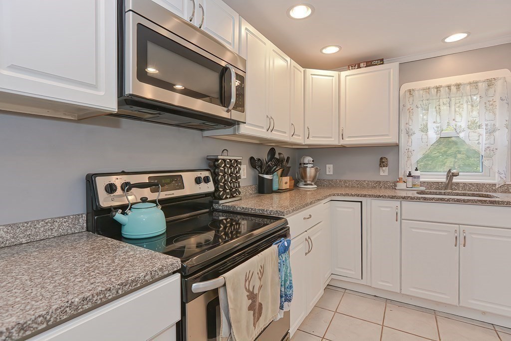 141 County Road East Freetown, MA 02717 - Photo 16 of 42