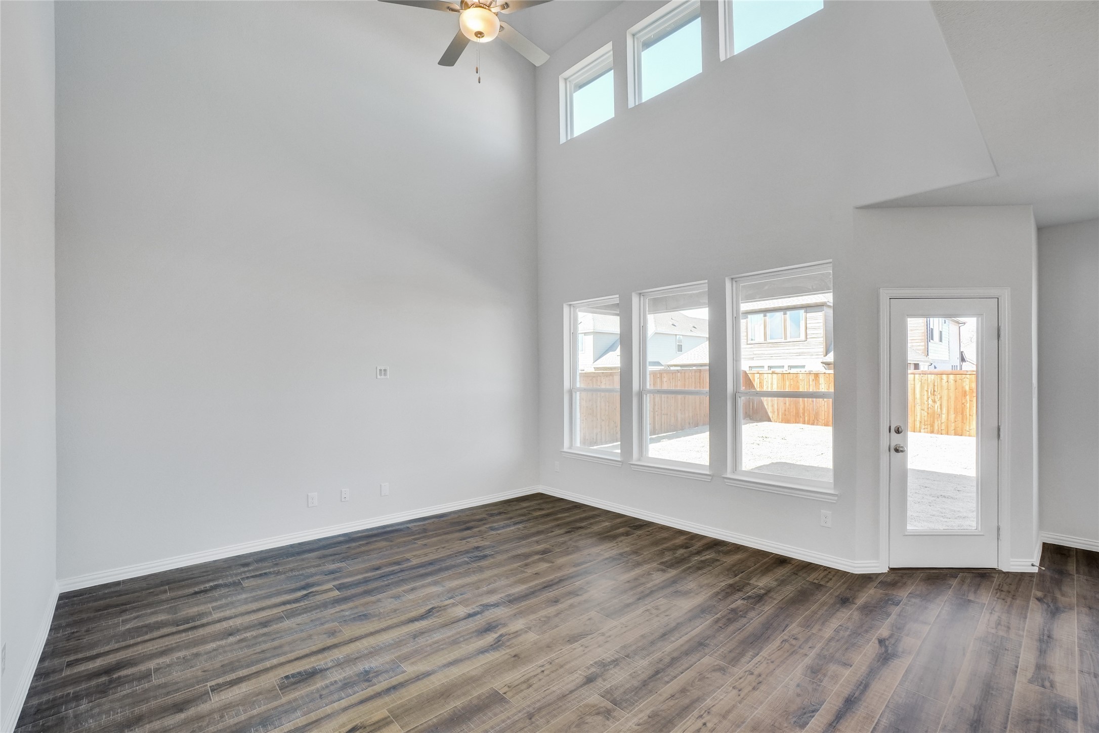706 Evergreen Frst Lane Rosharon, TX 77583 - Photo 4 of 13 Gallery Image 4