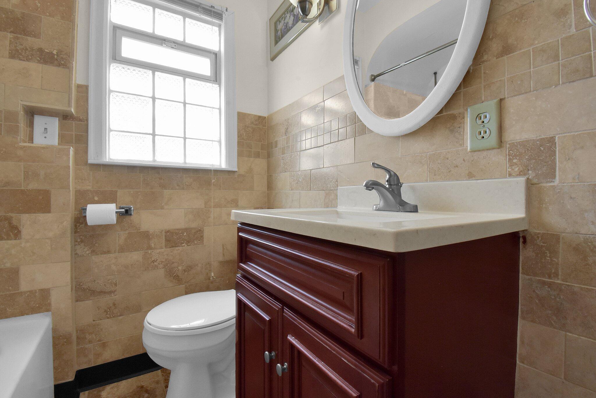 1454 Lockbourne Road Columbus, OH 43206 - Photo 17 of 27 Main Floor Bathroom