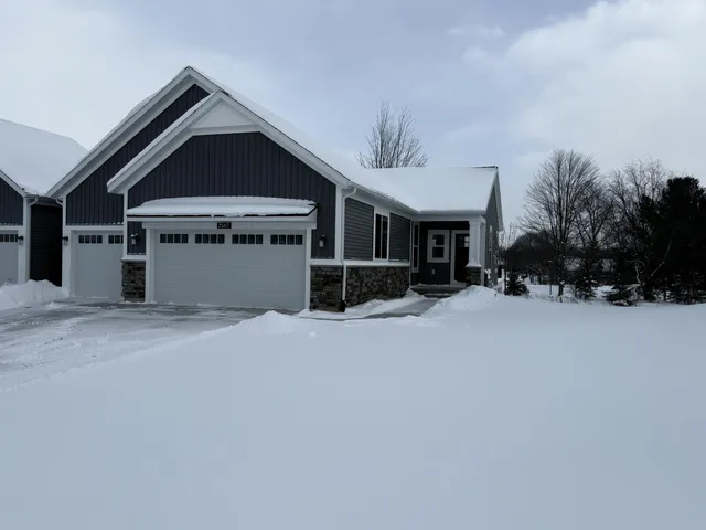 $539,015 | 2567 Ravines Trail Drive Southwest, Byron Center, MI 49315