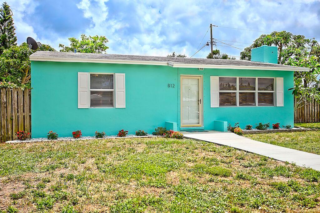 812 Cherry Road West Palm Beach, FL 33409 - Photo 1 of 13 Front of House