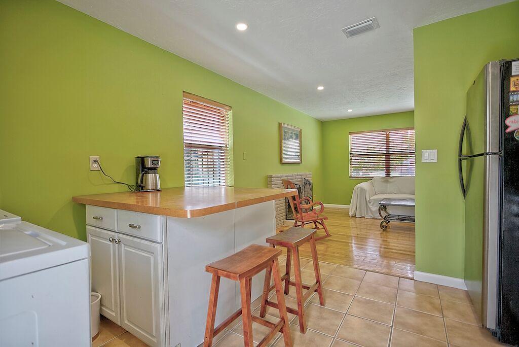 812 Cherry Road West Palm Beach, FL 33409 - Photo 5 of 13 Cherry 9 MLS