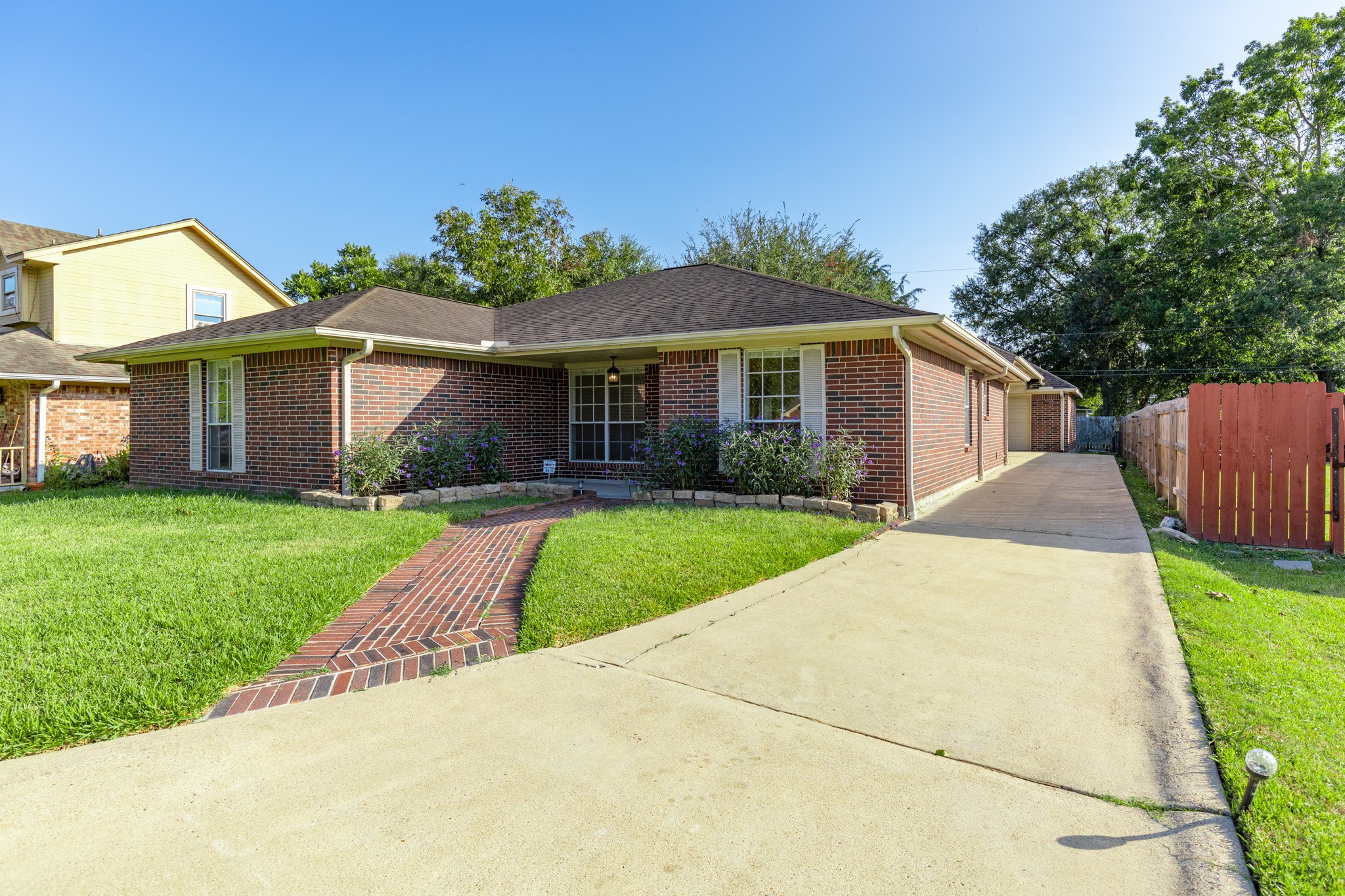 8018 Holiday Lane Houston, TX 77075 - Photo 3 of 42 a front view of house with yard and green space