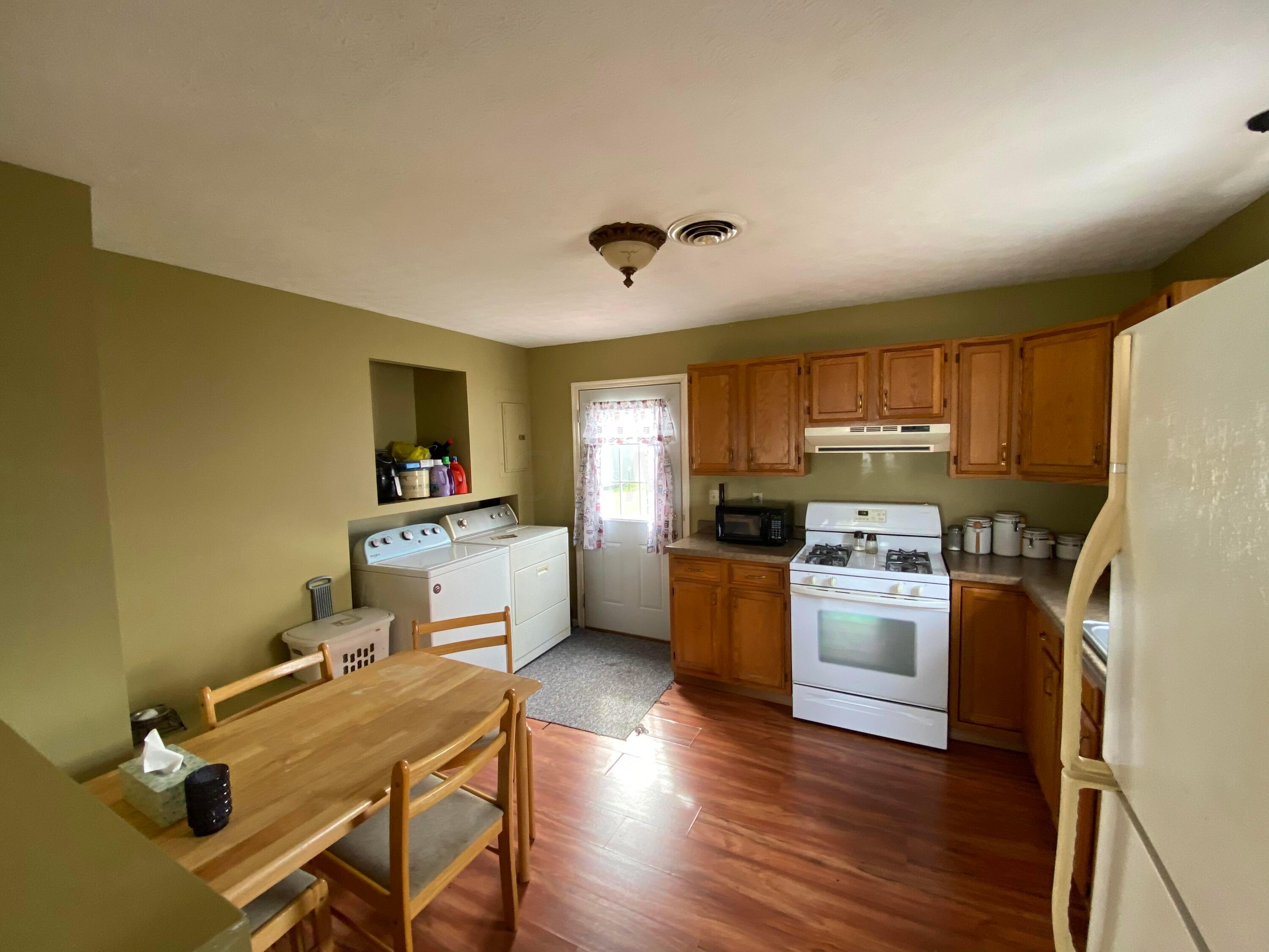 433 Ruth Avenue Circleville, OH 43113 - Photo 12 of 25 ECCA7922-E163-4B4D-8D69-AF2580D11037