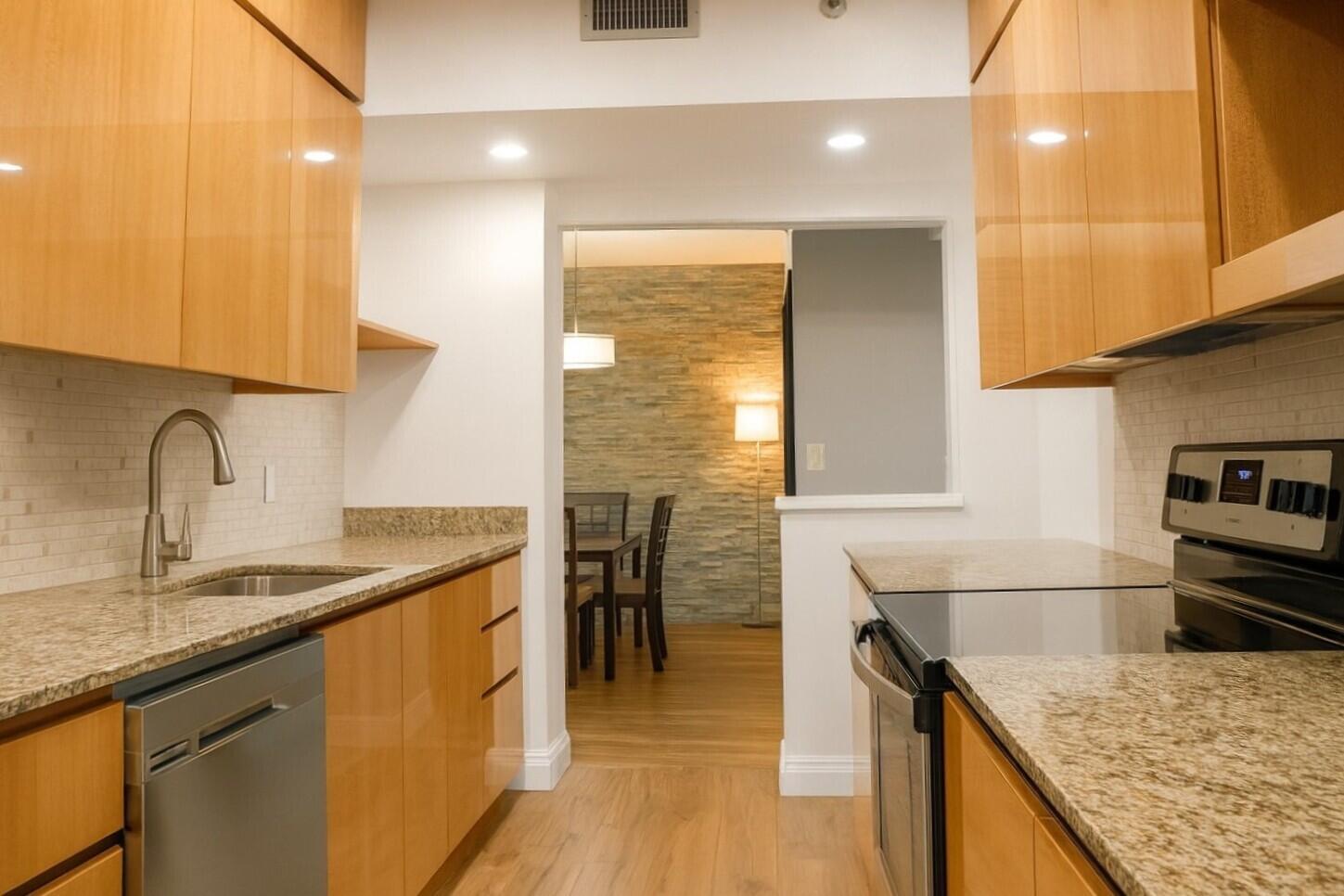 3850 Washington Street, Unit 215 Hollywood, FL 33021 - Photo 6 of 33 3850 215 kit2