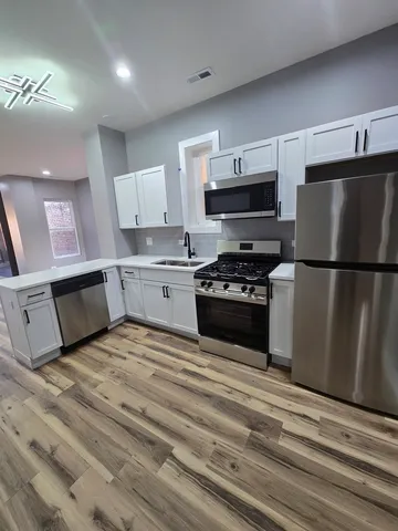 $2,000 | 3732 South Calumet Avenue, Unit 2, Chicago, IL 60653