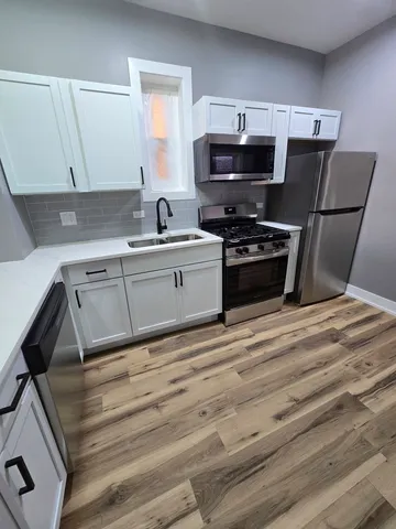 $2,000 | 3732 South Calumet Avenue, Unit 2, Chicago, IL 60653