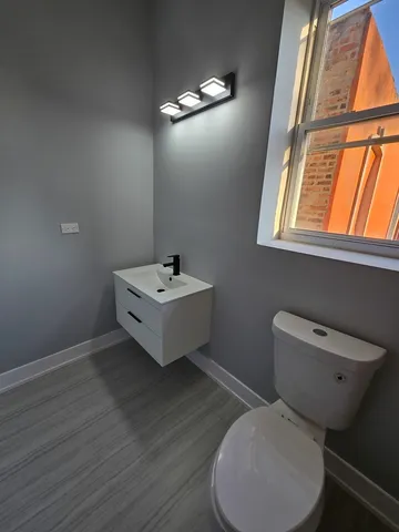 $2,000 | 3732 South Calumet Avenue, Unit 2, Chicago, IL 60653