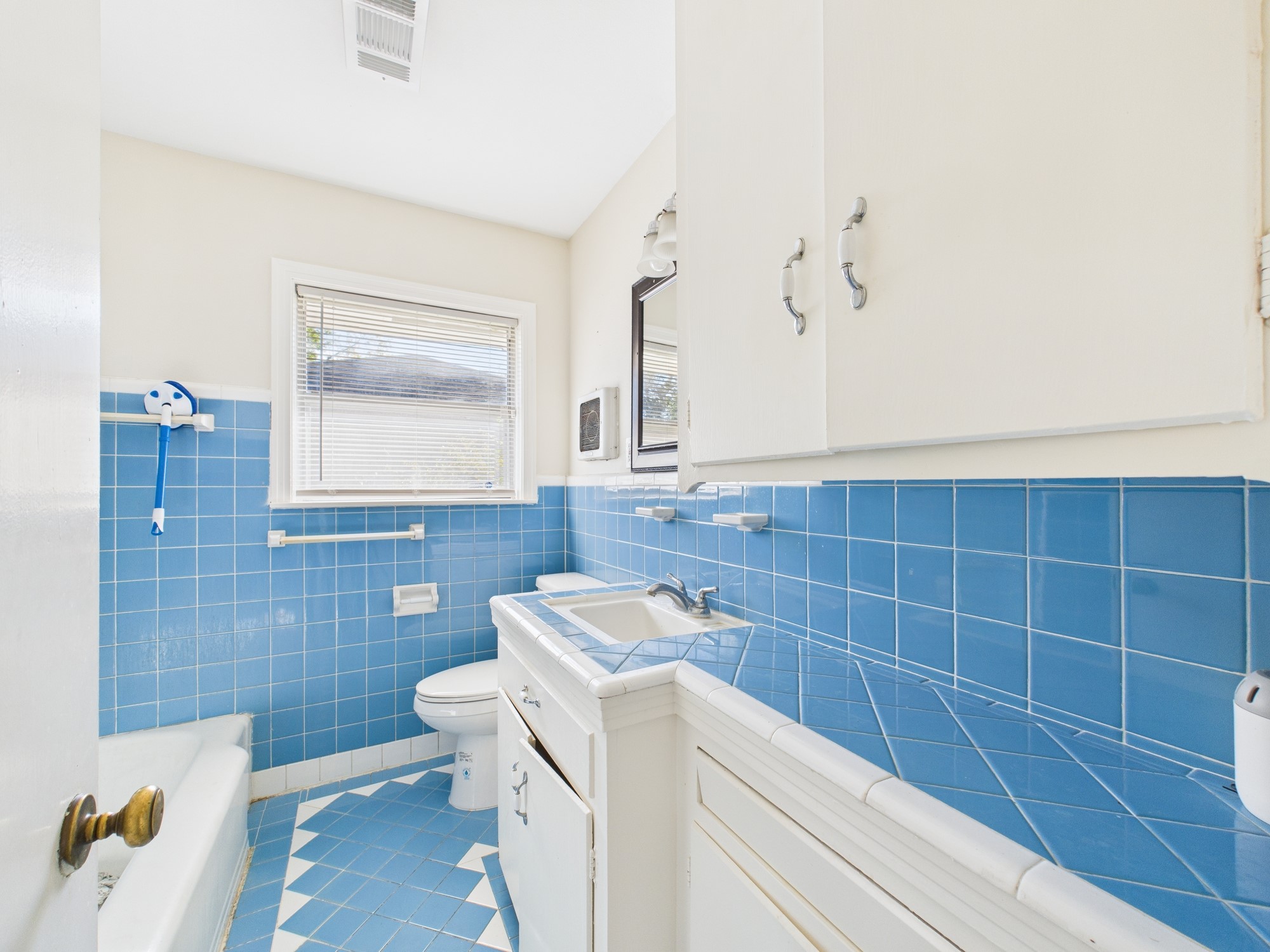 3035 Guese Road Houston, TX 77018 - Photo 13 of 20 a bathroom with a sink a toilet and mirror