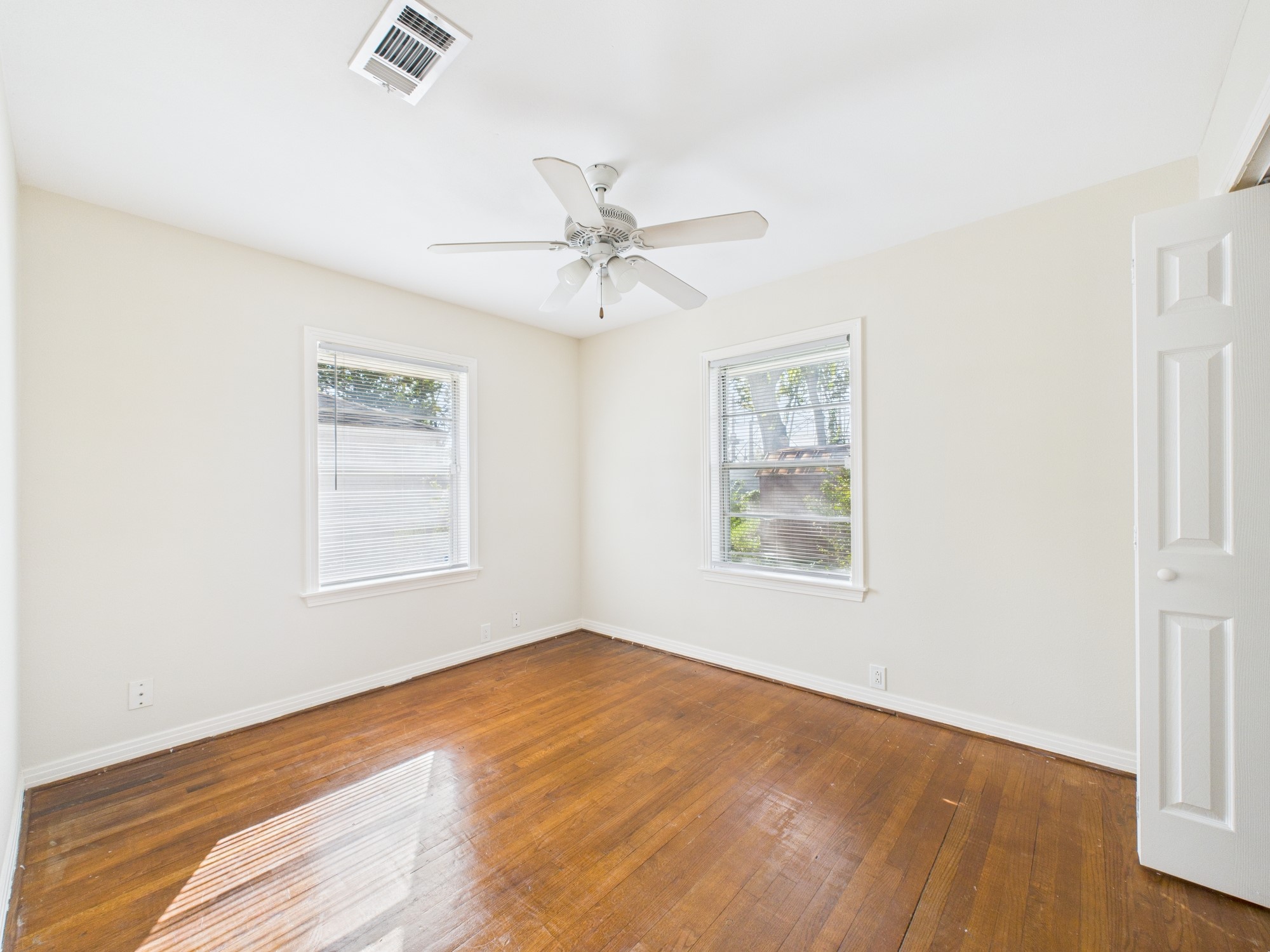 3035 Guese Road Houston, TX 77018 - Photo 14 of 20 a view of an empty room with a window and a ceiling fan