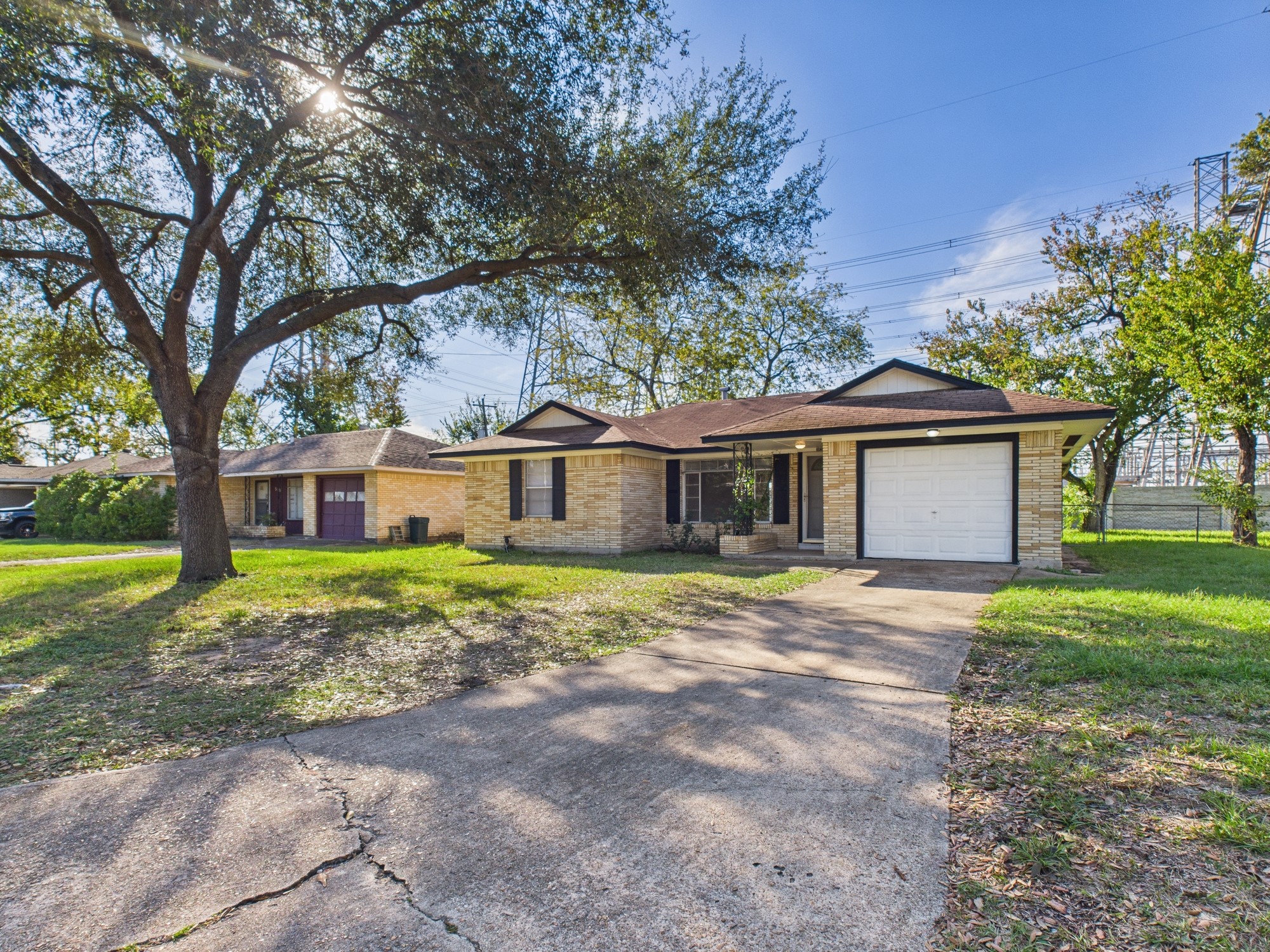 3035 Guese Road Houston, TX 77018 - Photo 18 of 20 a front view of a house with garden