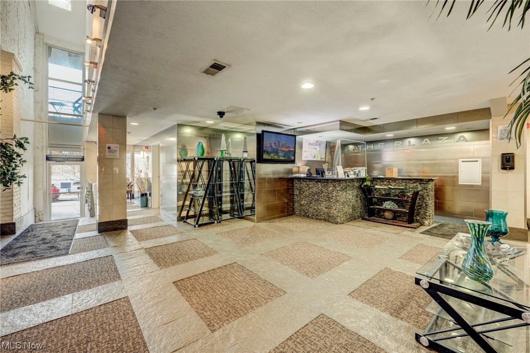 1237 Washington Avenue, Unit 1110 Cleveland, OH 44113 - Photo 28 of 28 View of lobby