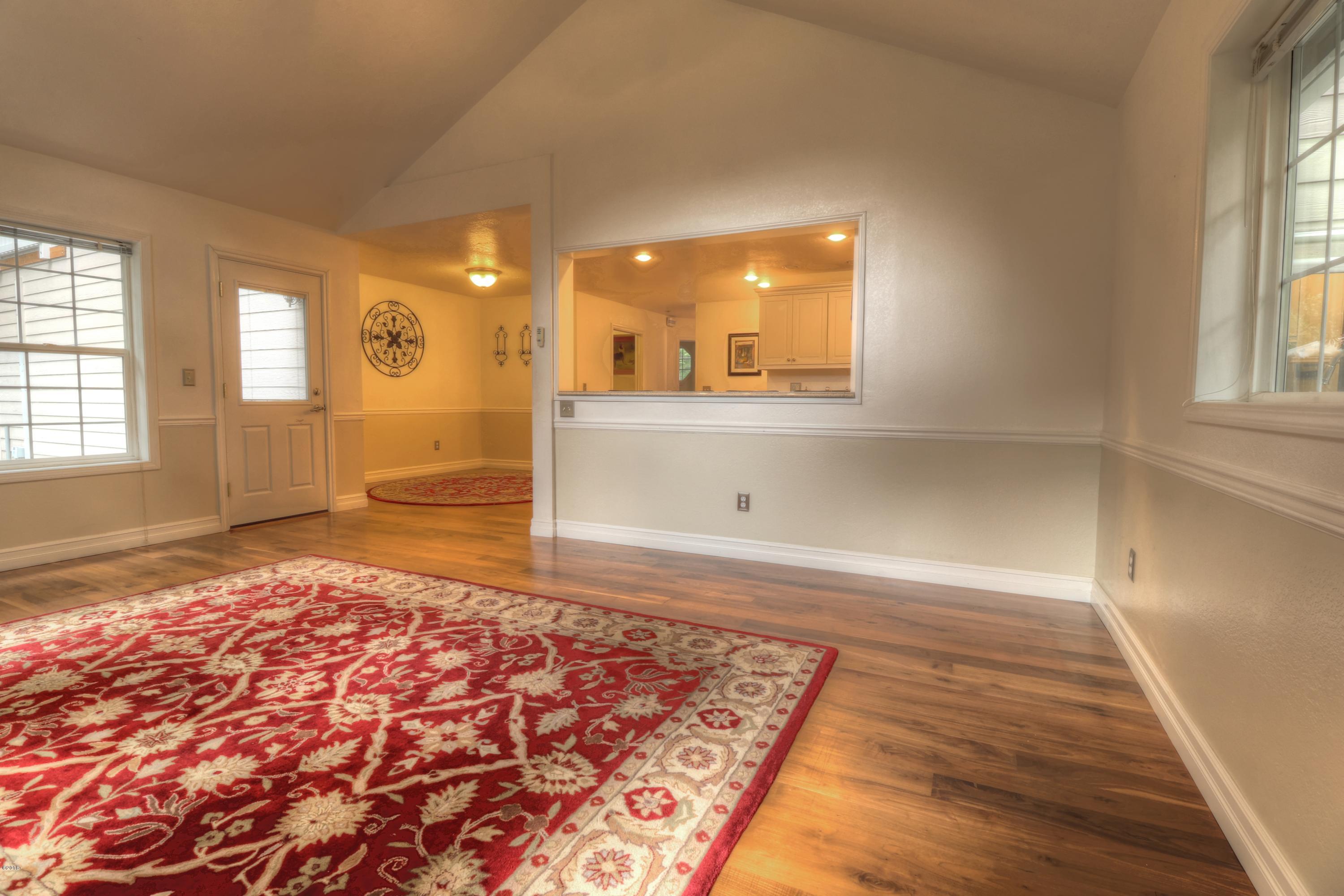 9775 Southeast Cedar Street South Beach, OR 97366 - Photo 5 of 33 Family Room 3