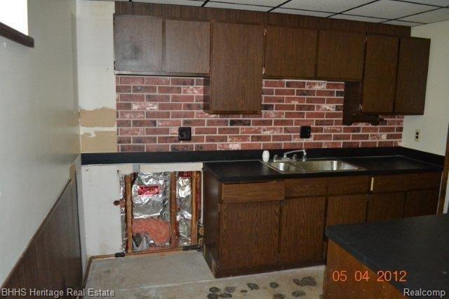 5416 Greenfield Road Brighton, MI 48114 - Photo 23 of 25 Wet Bar