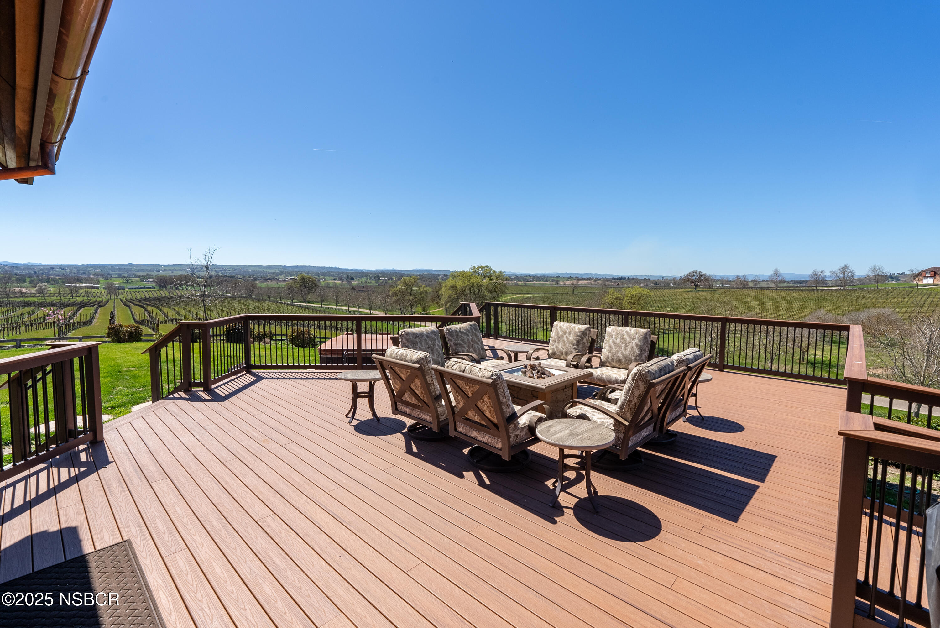 5010 Gate 4 Road Paso Robles, CA 93446 - Photo 15 of 57 a view of a terrace with seating space