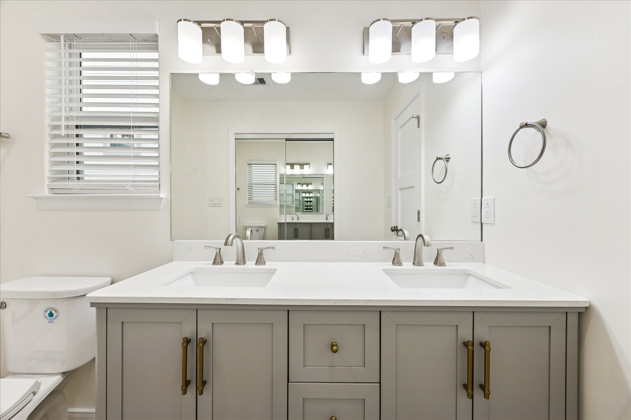 903 East 37th Street Houston, TX 77022 - Photo 12 of 17