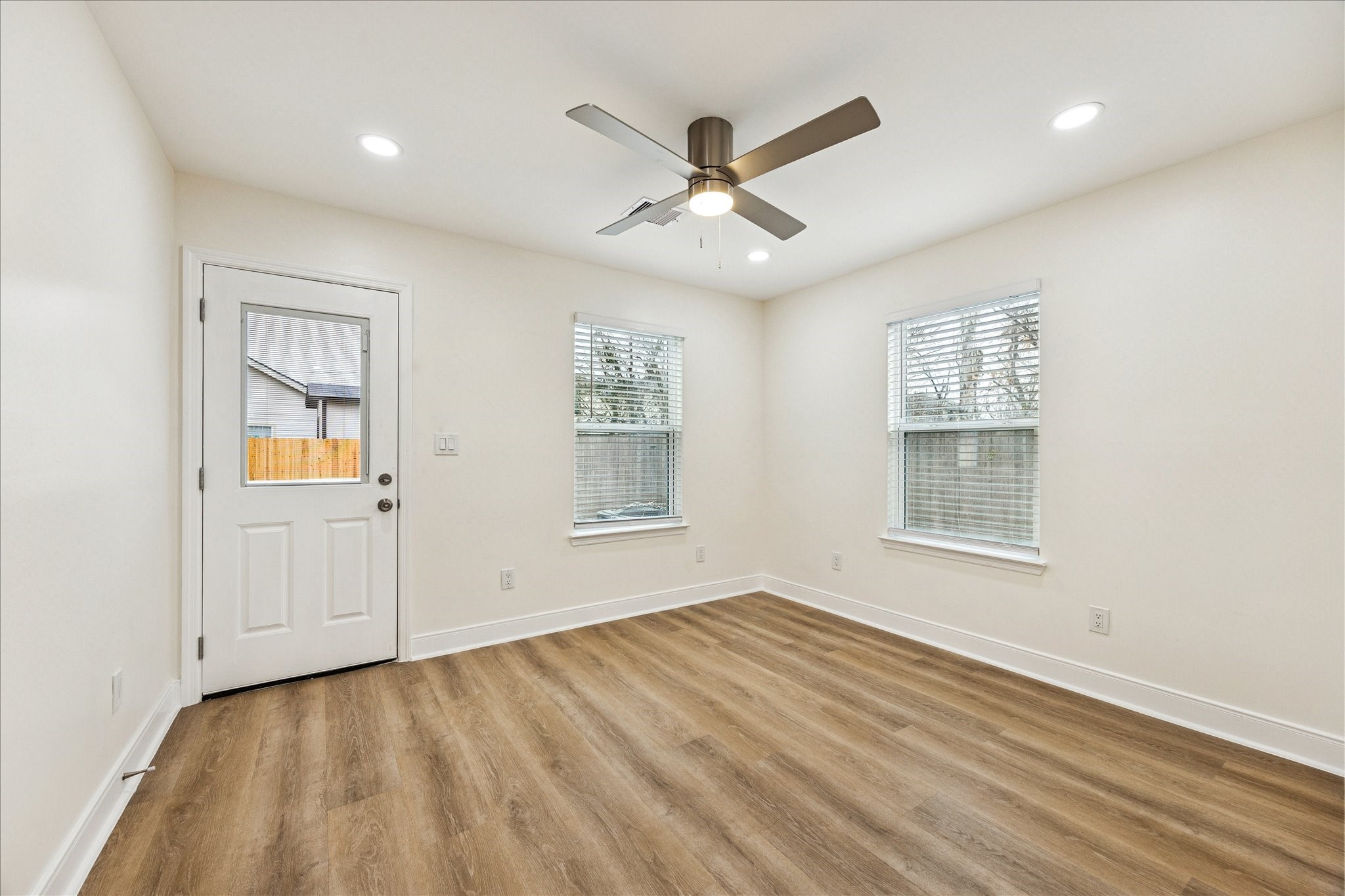 903 East 37th Street Houston, TX 77022 - Photo 14 of 17