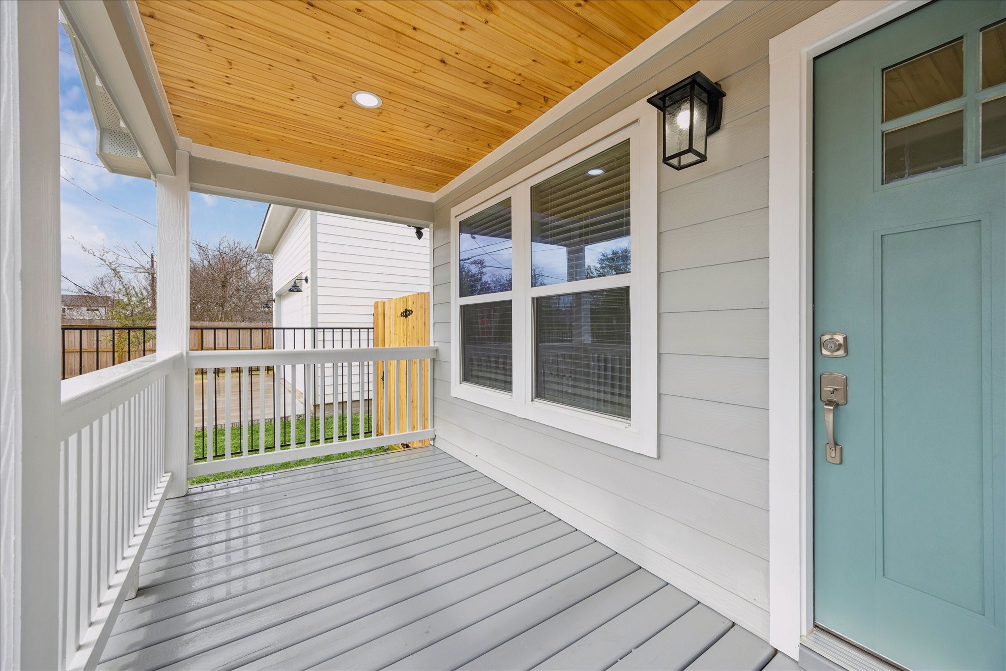 903 East 37th Street Houston, TX 77022 - Photo 2 of 17