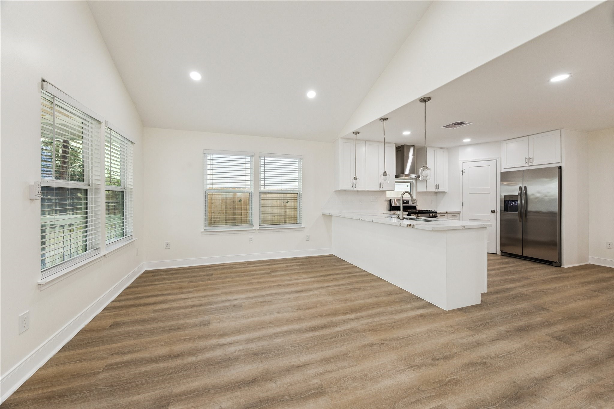 903 East 37th Street Houston, TX 77022 - Photo 9 of 17