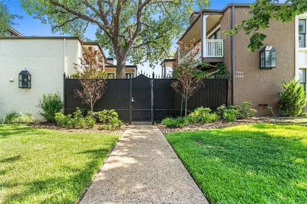 $2,300 | 5904 Sandhurst Lane, Unit 147, Dallas, TX 75206