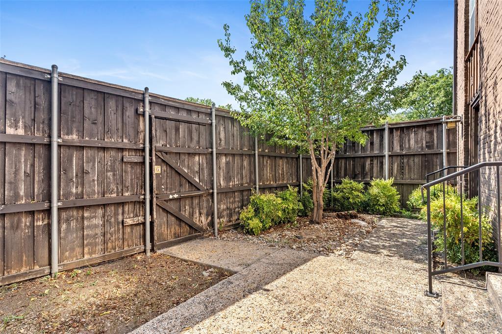 5904 Sandhurst Lane, Unit 147 Dallas, TX 75206 - Photo 15 of 19 a view of a backyard