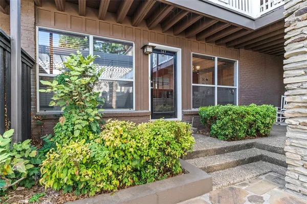 $2,300 | 5904 Sandhurst Lane, Unit 147, Dallas, TX 75206