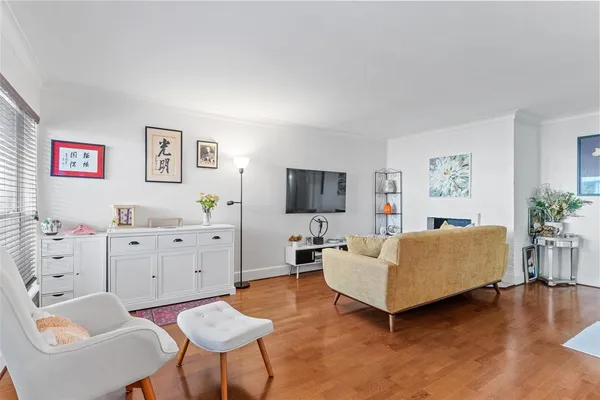 $2,300 | 5904 Sandhurst Lane, Unit 147, Dallas, TX 75206