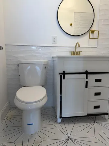 $4,000 | 771 5th Street, Lyndhurst, NJ 07071