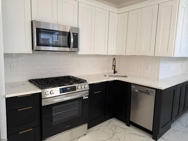 $4,000 | 771 5th Street, Lyndhurst, NJ 07071