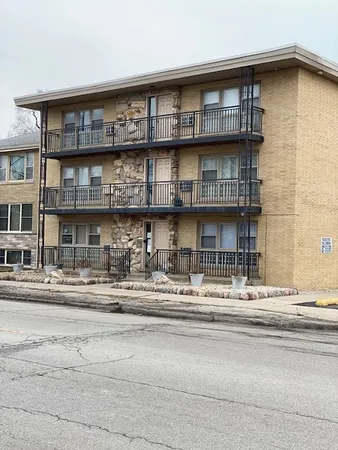 $1,100 | 11907 Gregory Street, Unit 3, Blue Island, IL 60406