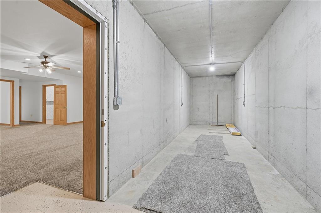 2274 Iowa Road Ottawa, KS 66067 - Photo 21 of 32