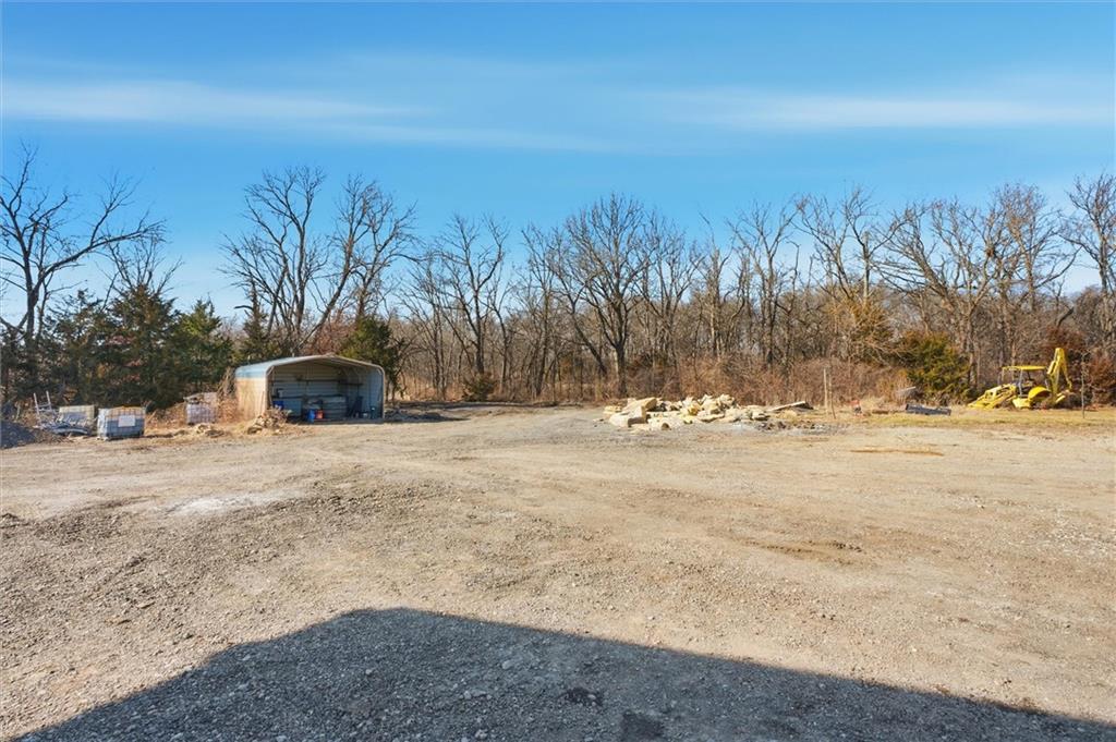 2274 Iowa Road Ottawa, KS 66067 - Photo 25 of 32