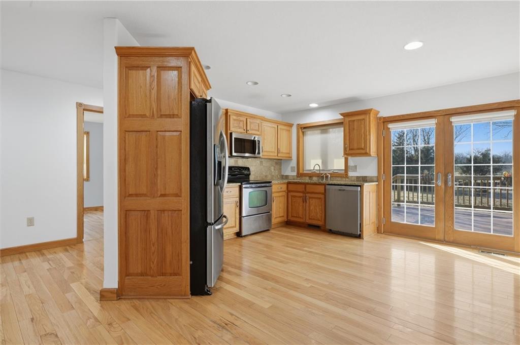 2274 Iowa Road Ottawa, KS 66067 - Photo 6 of 32