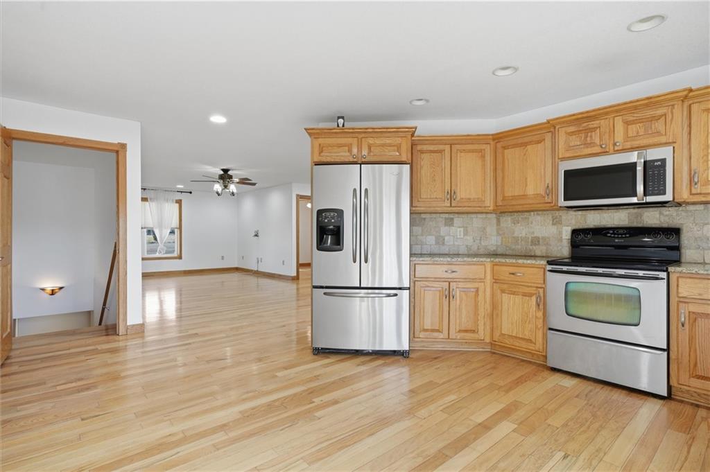 2274 Iowa Road Ottawa, KS 66067 - Photo 7 of 32