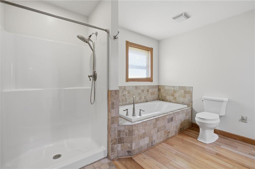 2274 Iowa Road Ottawa, KS 66067 - Photo 8 of 32