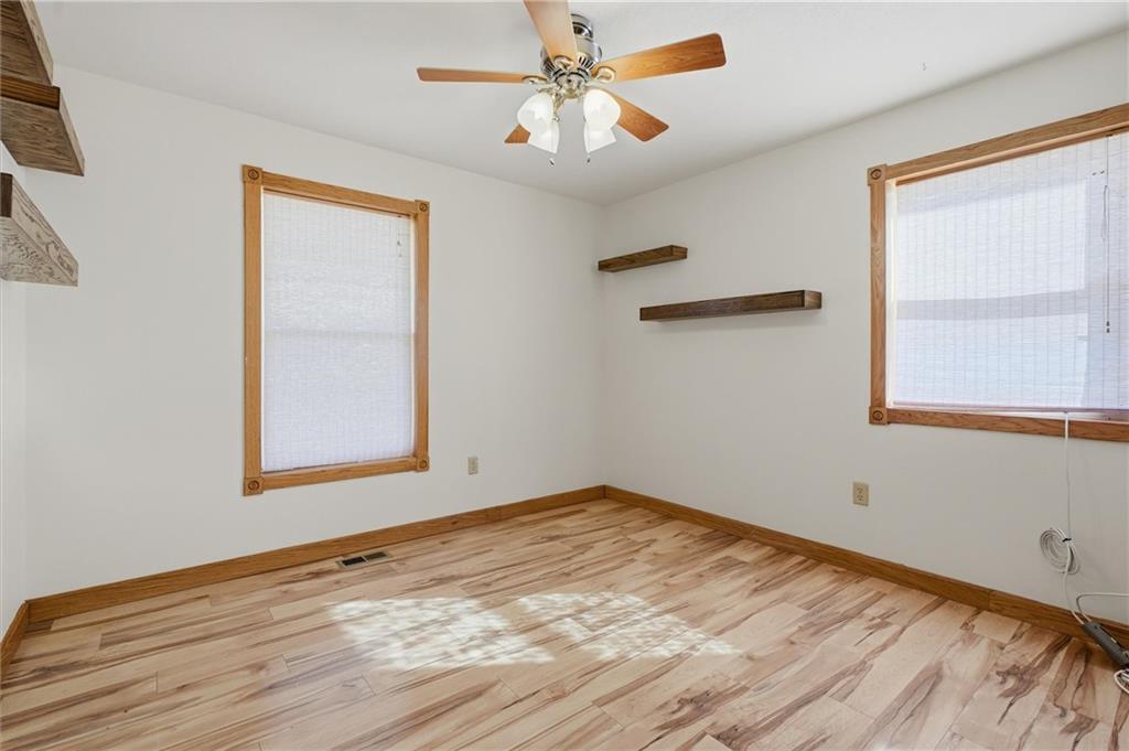 2274 Iowa Road Ottawa, KS 66067 - Photo 10 of 32