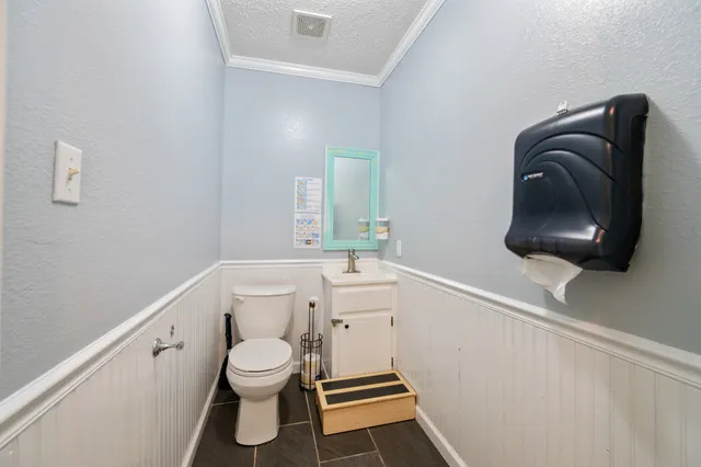 $299,500 | 10366 Highway 100, Scotts Hill, TN 38374