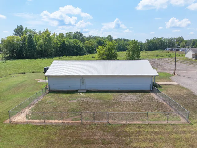 $299,500 | 10366 Highway 100, Scotts Hill, TN 38374