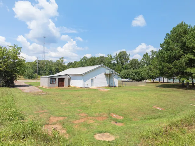 $299,500 | 10366 Highway 100, Scotts Hill, TN 38374